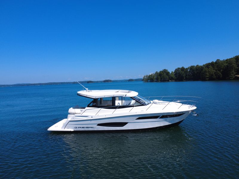 2023 Regal 38 Grande Coupe