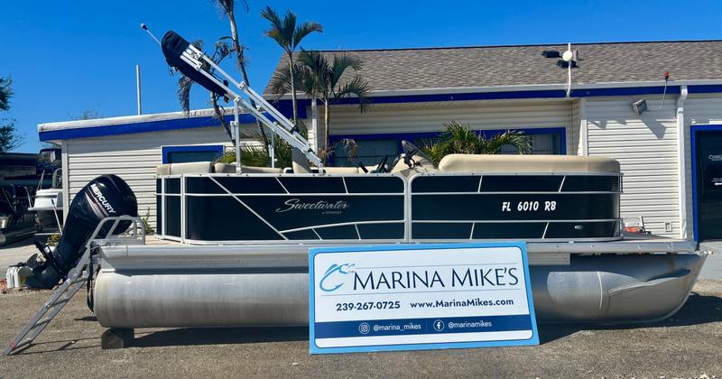 2016 Godfrey SW 2086