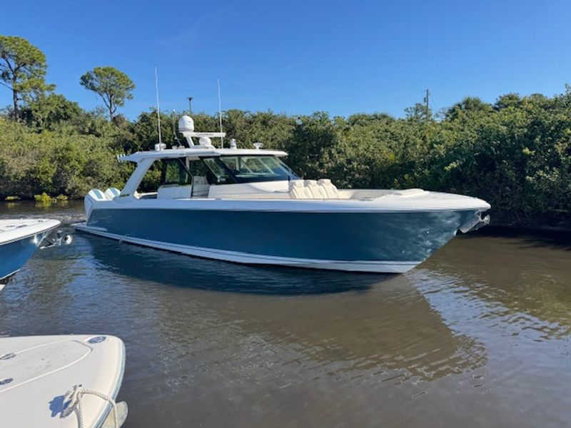 2022 Tiara Yachts 48 LS