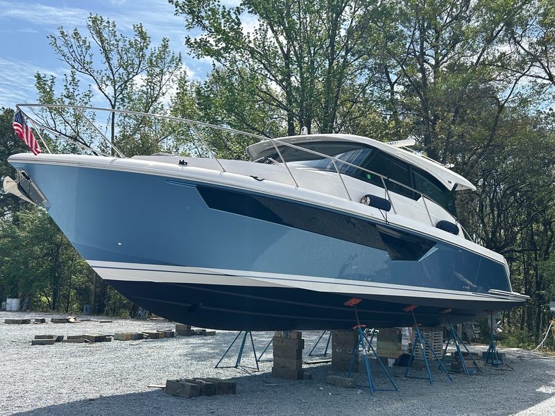 2025 Tiara Yachts 48 LE
