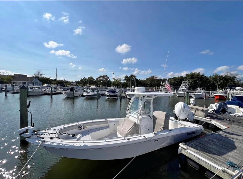 2022 Everglades 243 CC