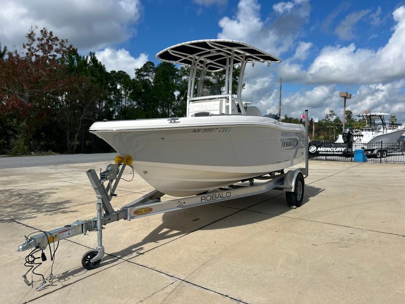 2024 Robalo 180 CC